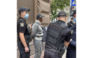 У Києві судитимуть чоловіка, який намагався підпалити приміщення Офісу омбудсмена та ККС ВС