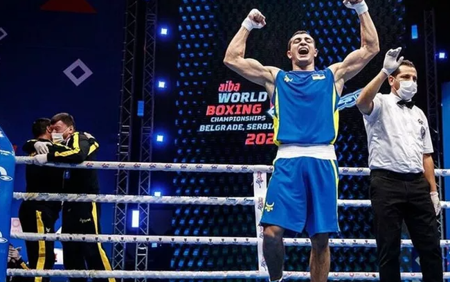 Украинец стал чемпионом мира по боксу, разбив в финале россиянина