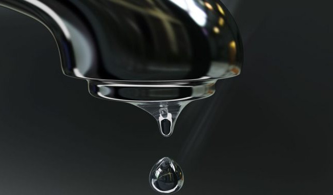 В Киеве 13 жилмассивов остались без воды: где находятся автоцистерны