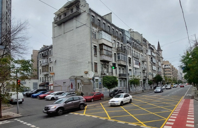 На восьми перекрестках Киева нарисуют «вафельницы»: что это такое