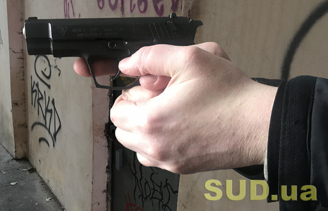 В Днепре мужчина в военной форме устроил стрельбу возле жилого дома