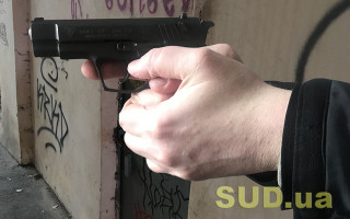 В Днепре мужчина в военной форме устроил стрельбу возле жилого дома