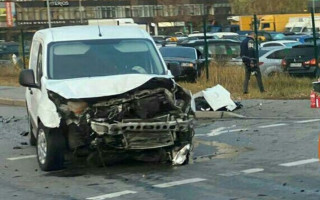 В Киеве водитель Audi устроил серьезное ДТП и сбежал: фото