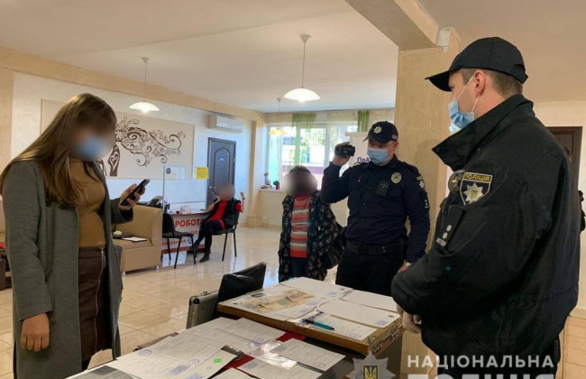 В Мукачево на вокзале продавали фальшивые COVID-справки