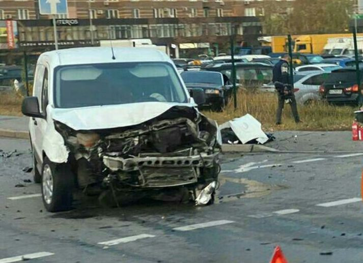 В Киеве водитель Audi устроил серьезное ДТП и сбежал: фото