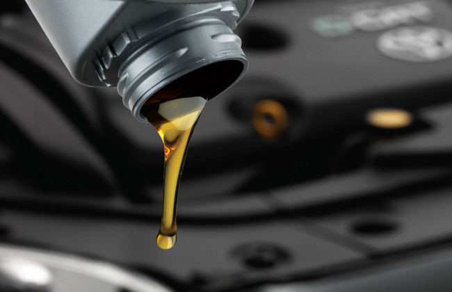 Водіям пояснили, чим небезпечний регулярний долив моторного мастила