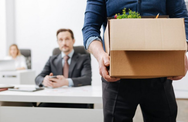 Невакцинированных украинцев с 8 ноября будут отстранять от работы: список профессий