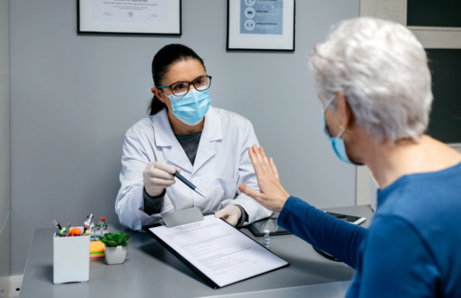 Чи є законним відсторонення від роботи через відмову робити щеплення: що кажуть законодавство та рішення судів