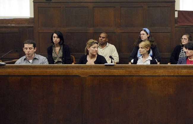 Роботодавців зможуть штрафувати, якщо вони не вивільнятимуть від роботи кандидатів у присяжні