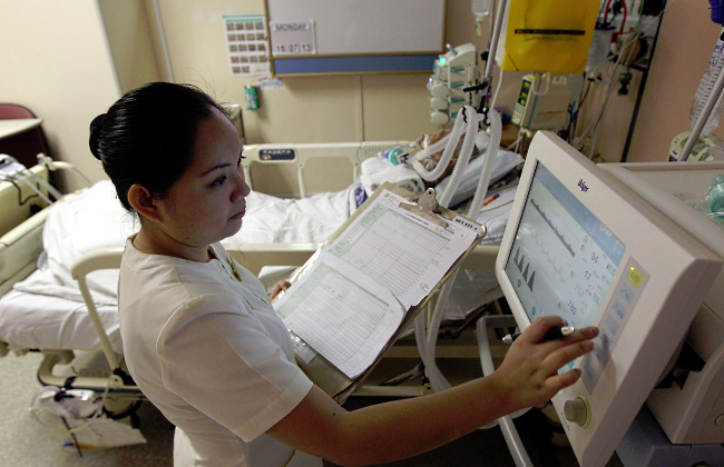 Сингапур перестанет оплачивать лечение от коронавируса тем, кто не стал прививаться