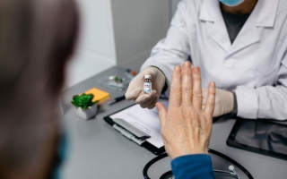 Чи можливо звільнити працівника через відмову від вакцинації