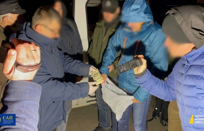 Хабар у $20 000: судді з Чернігівщини вручено повідомлення про підозру