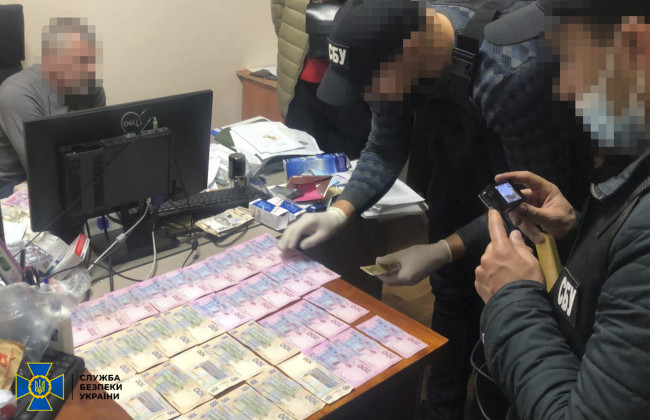 У Дніпрі викрили лікаря, який щодня створював до 30 фейкових COVID-сертифікатів