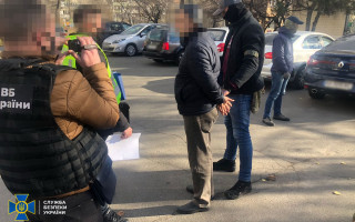 Представлялися СБУ та тероризували іноземців в Україні: викрито схему «заробітку»