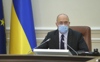 Із понад 76 тисяч ліжок, виділених для хворих на COVID-19, зайняті майже 52 тисячі, — Шмигаль