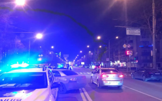 В Харькове на месте жуткой аварии с подростками сбили полицейского: фото