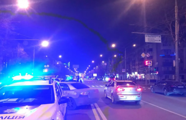 В Харькове на месте жуткой аварии с подростками сбили полицейского: фото