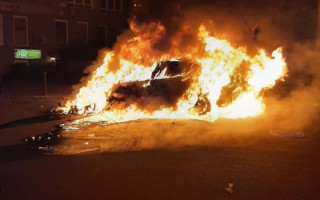 В Киеве сгорел припаркованный во дворе Mercedes