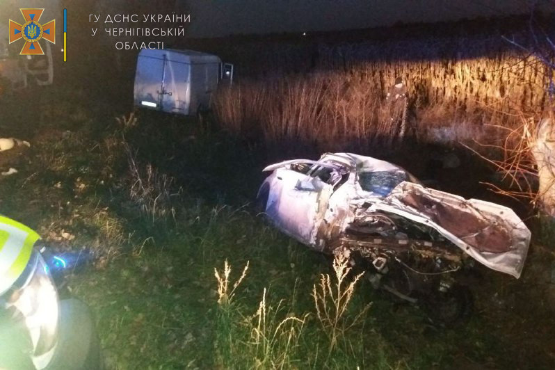 Смертельна ДТП на Чернігівщині: жінку затисло металевими конструкціями