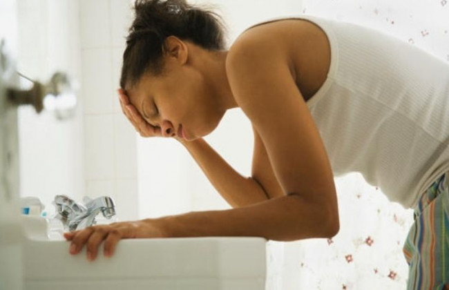 Тошнота и понижение температуры: назвали нетипичные симптомы штамма «Дельта»