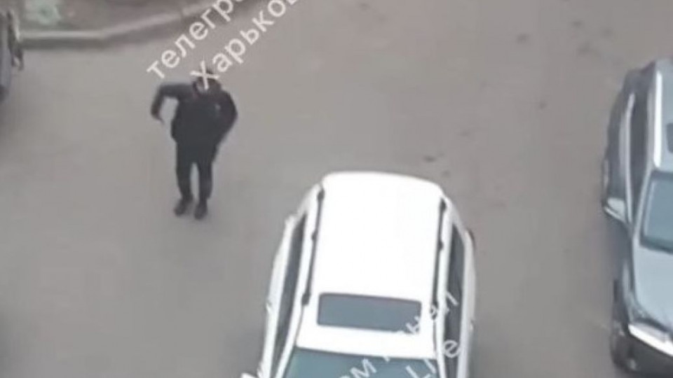 Жуткое ДТП в Харькове: появилось видео, как водитель Land Cruiser искал «закладку» с наркотиками