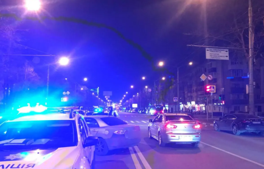В Харькове на месте жуткой аварии с подростками сбили полицейского: фото