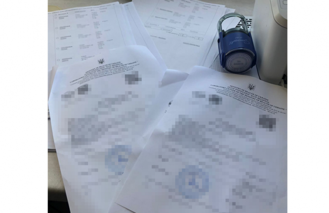 $450 за фейковий COVID-сертифікат: у Києві викрили підпільну типографію