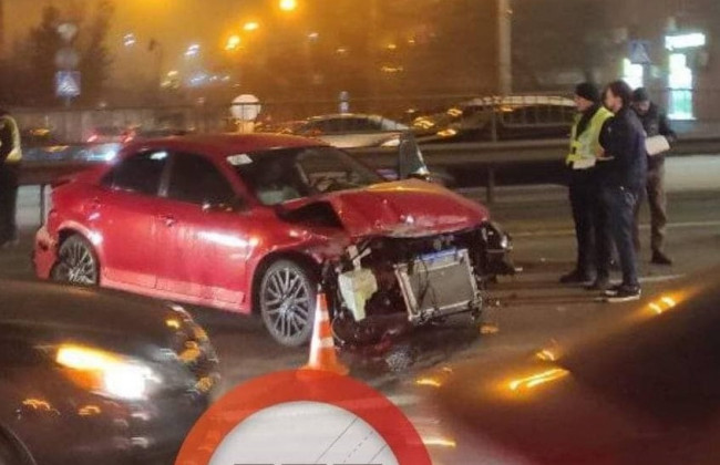 Стал один район столицы: на проспекте Победы случилось серьезное ДТП