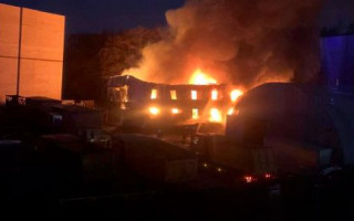 Серьезный пожар под Киевом: подробности, видео