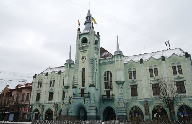 В Мукачево у сотрудниц горсовета выявили поддельные COVID-сертификаты