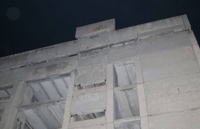 В Днепре парень на глазах у детей сорвался с крыши «заброшки»: видео