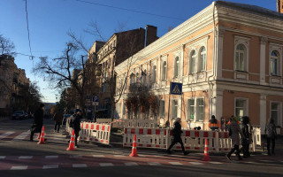 У центрі Києва встановлюють безпечні пішохідні переходи — антикишені: адреси