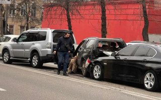 В Киеве произошло серьезное ДТП: разбиты три автомобиля, фото и видео