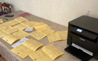 Постачали COVID-документи «з-за кордону»: у Львові викрито міжнародну схему