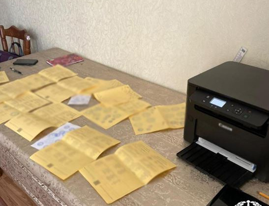 Постачали COVID-документи «з-за кордону»: у Львові викрито міжнародну схему