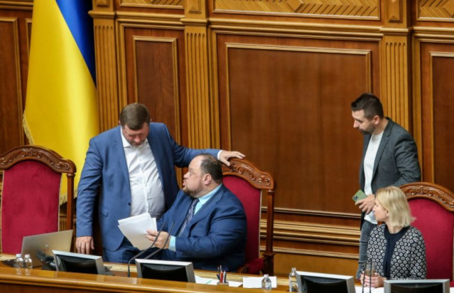Стефанчук и Корниенко решили упразднить экспертное управление Верховной Рады, которое критиковало законопроекты «Слуг народа»