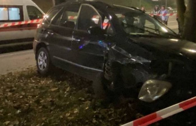 Отключился и влетел в столб: в Киеве произошло смертельное ДТП с участием такси