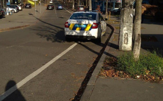 В Киеве патрульные отличились «героической парковкой»