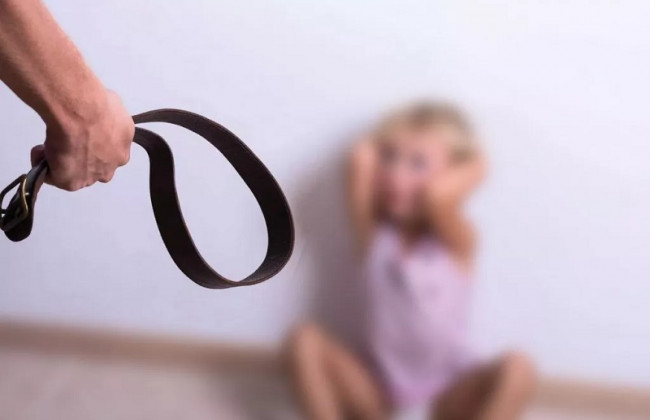 Под Днепром отца подозревают в избиении до смерти 4-летней дочери