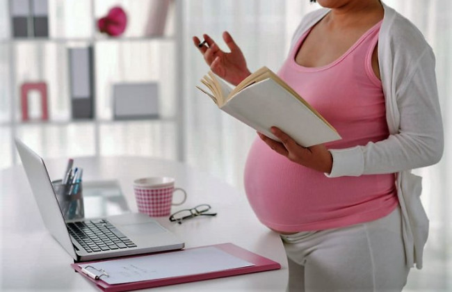 Стало відомо, чи виплатять декретні відстороненим працівникам через відмову від вакцинації