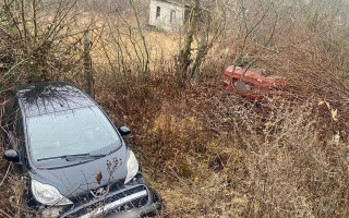 Чотири ДТП за годину: на Київщині через ожеледицю з дороги злетіли авто