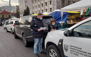 В Киеве забрали дорогой автомобиль у нарушителя-рекордсмена, видео