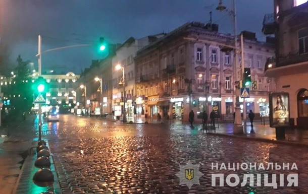 Жуткое ДТП во Львове: маршрутка сбила двух пешеходов и протянула тело по улицам