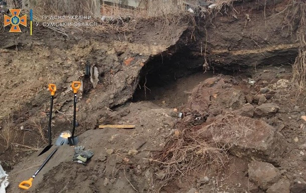 Трагедия в Сумской области: подростка насмерть засыпало землей