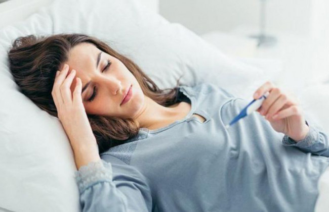 Лихорадка и боль в горле: назвали наиболее характерные симптомы штамма «Дельта»