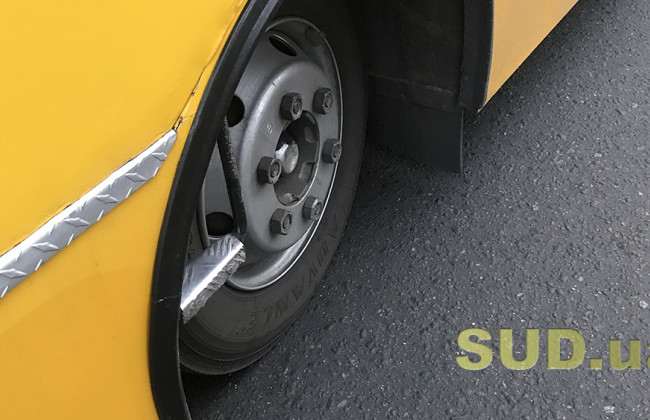 В Киеве маршрутчик выбросил пенсионное удостоверение пожилой пассажирки: видео