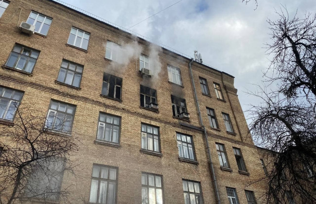 В Киеве загорелся институт автоматики, видео