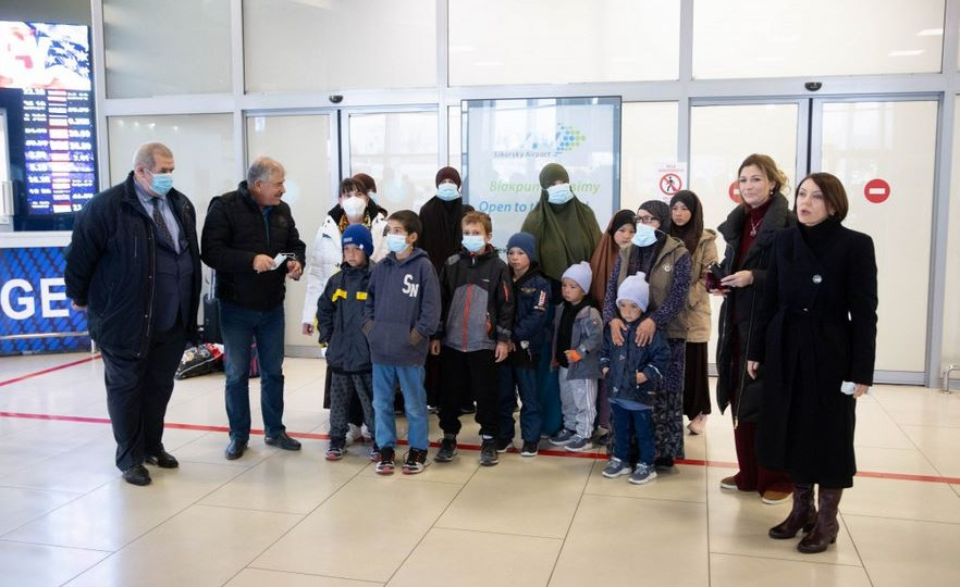 Перебували в сирійському таборі: до України евакуювали ще 14 громадян