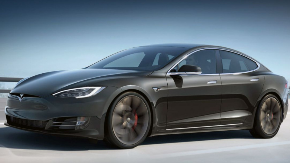 Сотни автомобилей Tesla не заводились из-за сбоя приложения