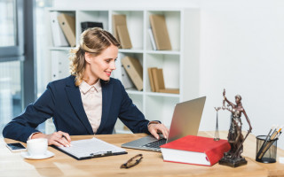 Уникнути небезпеки: як нотаріусу захистити своє робоче місце